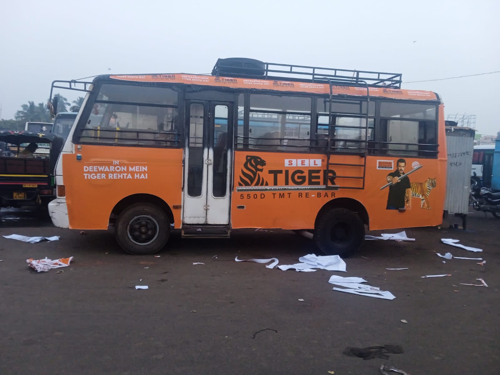 SEL tiger bus branding